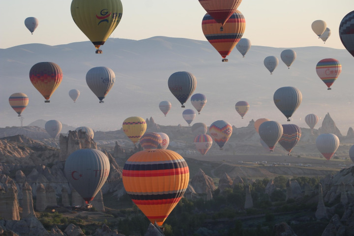 hot air balloon desert sunset